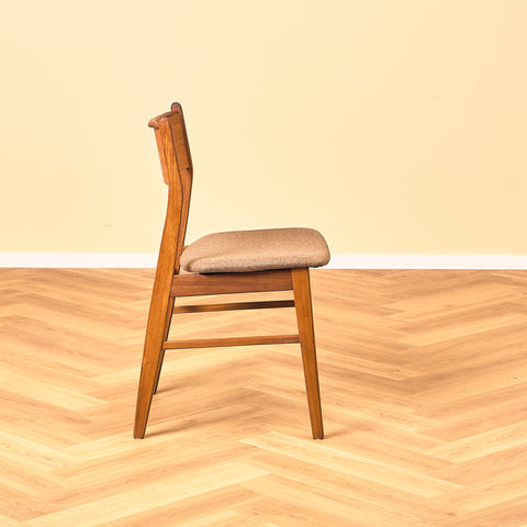 Dansk enkel matstol i teak och valnöt