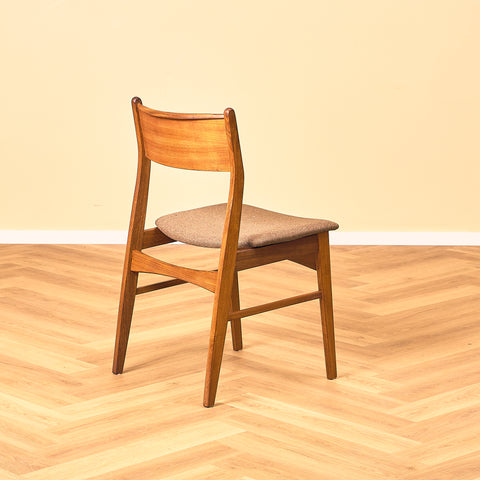Dansk enkel matstol i teak och valnöt