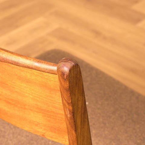 Dansk enkel matstol i teak och valnöt