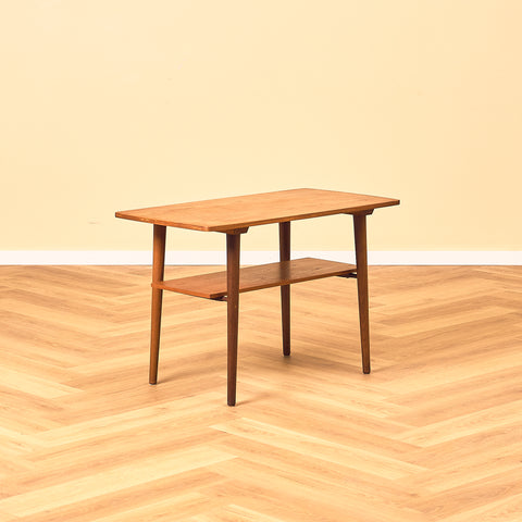 Svenskt litet sidobord i teak och valnöt