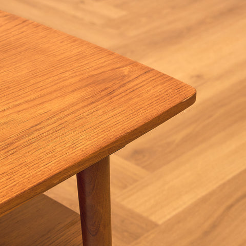 Svenskt litet sidobord i teak och valnöt