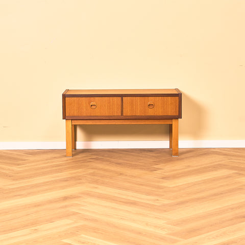 Svensk skänk / TV-bänk i teak och bok