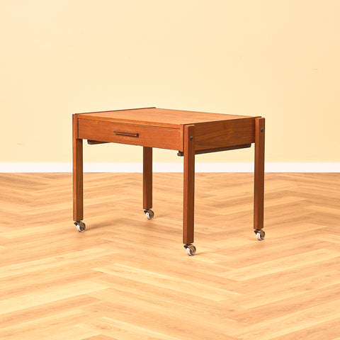 Danskt sidobord i teak