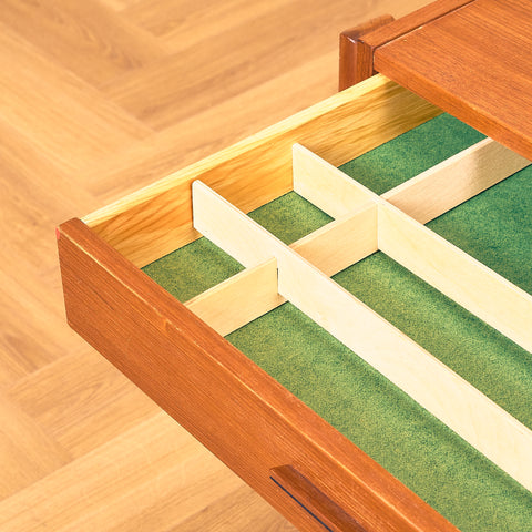 Danskt sidobord i teak