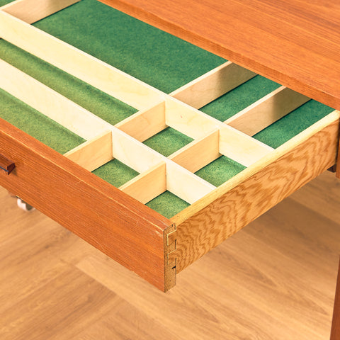 Danskt sidobord i teak