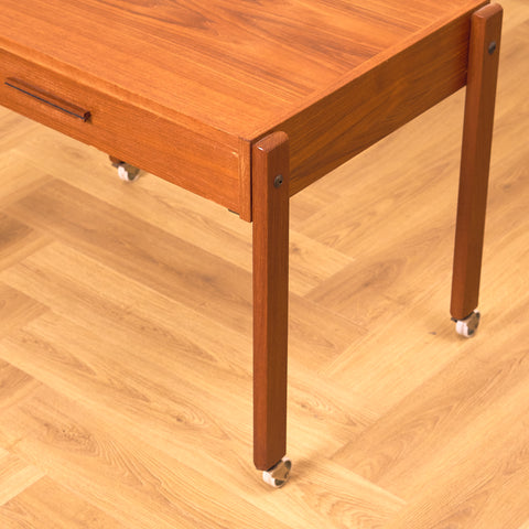 Danskt sidobord i teak