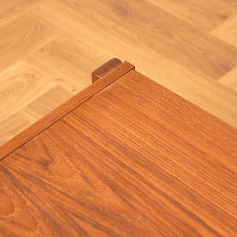 Danskt sidobord i teak