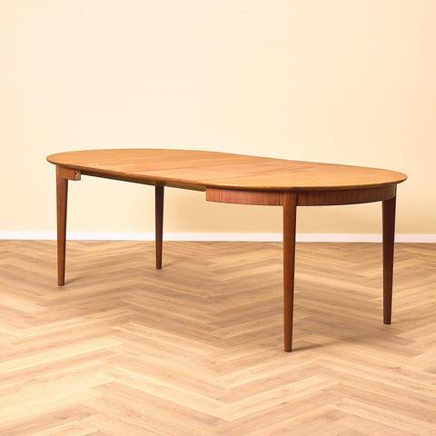missing extension boards, hopefully will arrive with delivery, the table has a mark, Soro Mobelfabrik Danish round dining table in teak