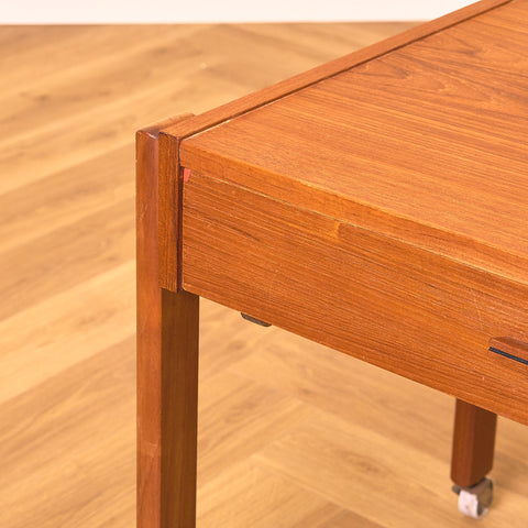 Danskt sidobord i teak