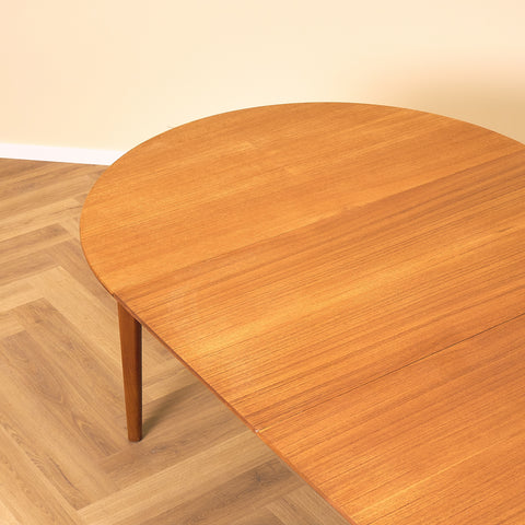 missing extension boards, hopefully will arrive with delivery, the table has a mark, Soro Mobelfabrik Danish round dining table in teak