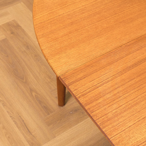 missing extension boards, hopefully will arrive with delivery, the table has a mark, Soro Mobelfabrik Danish round dining table in teak