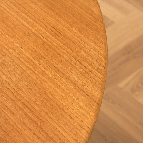 missing extension boards, hopefully will arrive with delivery, the table has a mark, Soro Mobelfabrik Danish round dining table in teak
