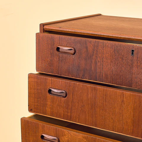 Danish chest of drawers in teak