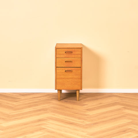 Svensk byrå i teak