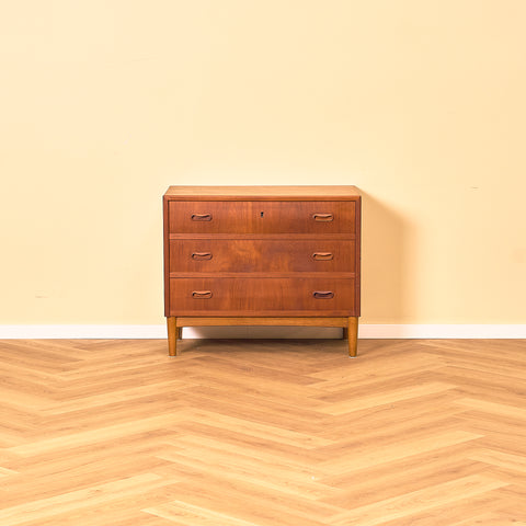 Svensk byrå i teak