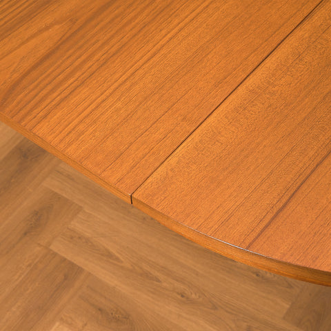 Danish round dining table in teak adn walnut by Hans Olsen for Frem Røjle