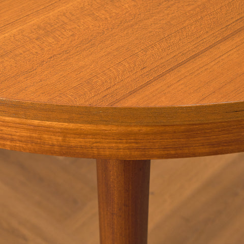 Danish round dining table in teak adn walnut by Hans Olsen for Frem Røjle