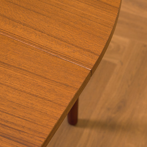 Danish round dining table in teak adn walnut by Hans Olsen for Frem Røjle
