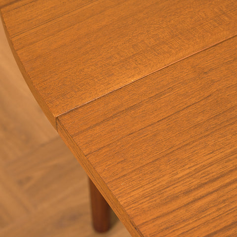 Danish round dining table in teak adn walnut by Hans Olsen for Frem Røjle