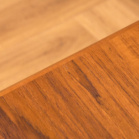 Danskt nästbord i teak och valnöt