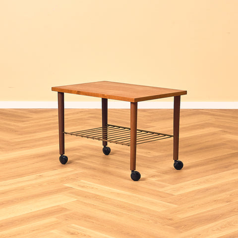 Svenskt sidobord i teak