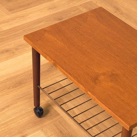 Svenskt sidobord i teak