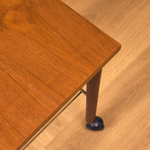 Svenskt sidobord i teak