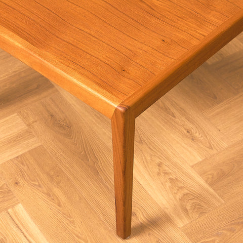 Danskt sidobord i teak