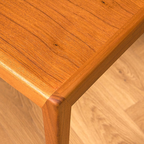 Danskt sidobord i teak