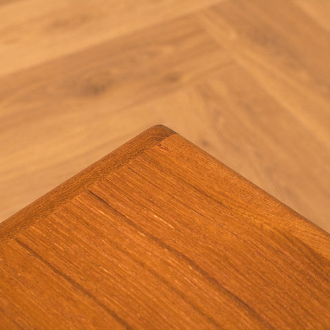 Danskt sidobord i teak