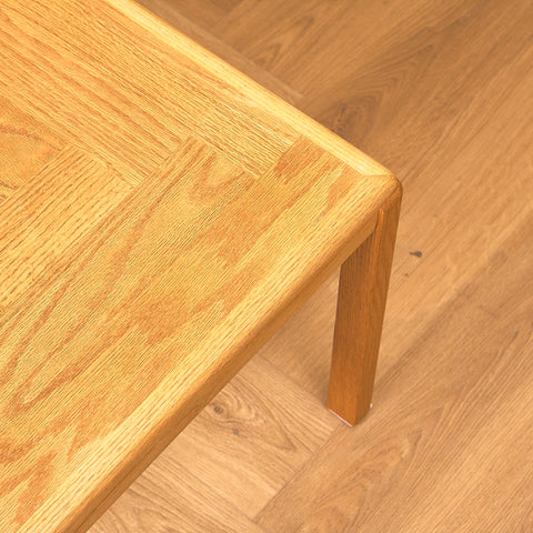 Danskt sidobord i ek från Vejle Stole- of Møbelfabrik A/S