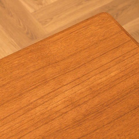 Svenska sidobord i teak