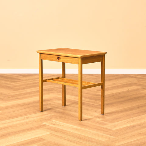 Svenskt sängbord i teak och ek