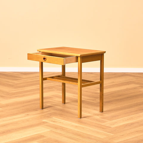 Svenskt sängbord i teak och ek