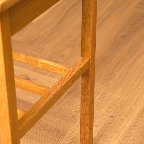 Svenskt sängbord i teak och ek