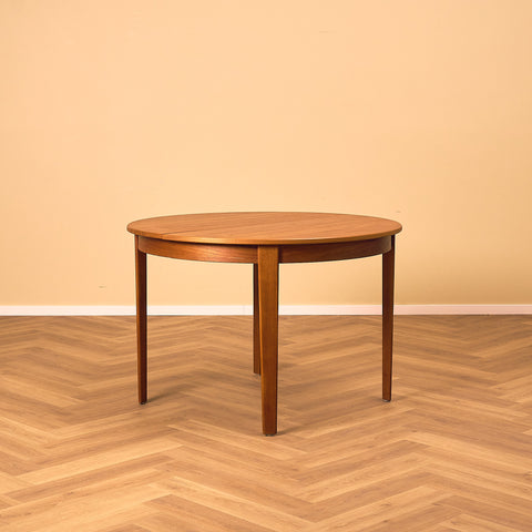Danish round dining table in teak by Henry Rosengren Hansen