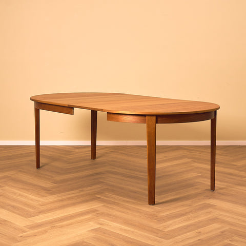 Danish round dining table in teak by Henry Rosengren Hansen