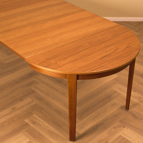 Danish round dining table in teak by Henry Rosengren Hansen