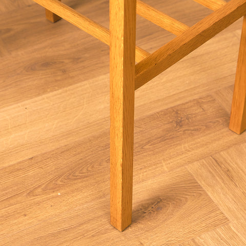 Svenskt sängbord i teak och ek
