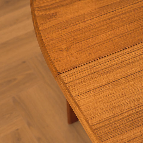Danish round dining table in teak by Henry Rosengren Hansen