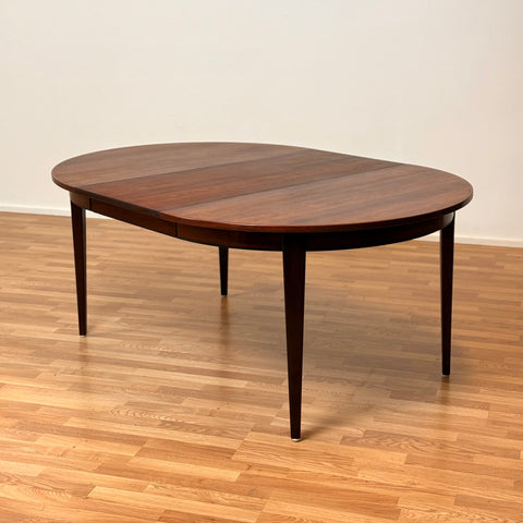 Danish round dining table in Santos rosewood by Omann Jun, model 55
