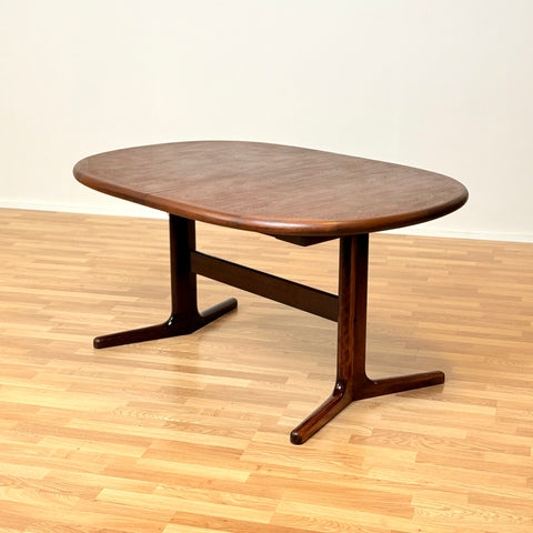 Danish oval dining table in mahogany