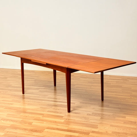Danish rectangular dining table in teak