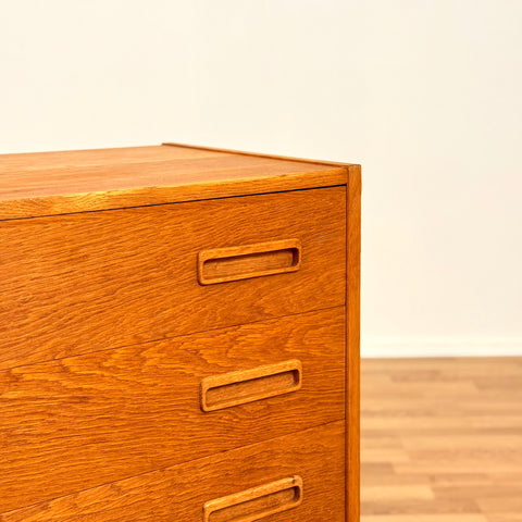 Chest of drawers in oak, Sweden