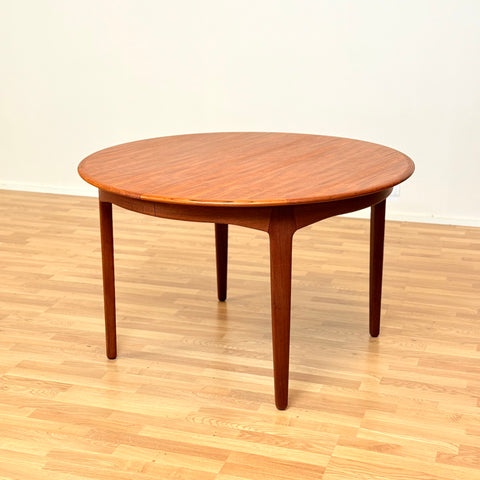 Large round dining table model 62 in teak by Henning Kjærnulf & Erling Torvits for Sorø Stolefabrik