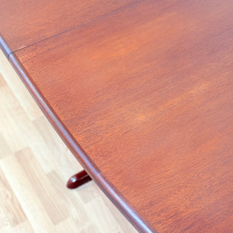 Danish oval dining table in mahogany by Skovby Møbelfabrik