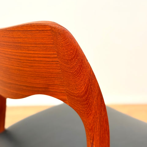 Danish set of 6 dining chairs 'model 71' by Niels O. Moller