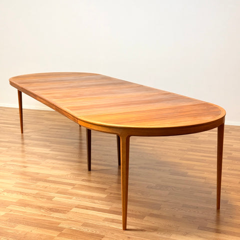 Rare large round dining table in walnut "Diamant" by Bertil Fridhagen for Bodafors