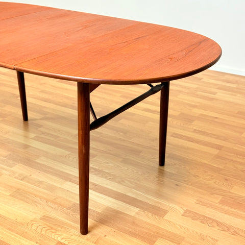 Norwegian dining table in teak by Aase Möbler