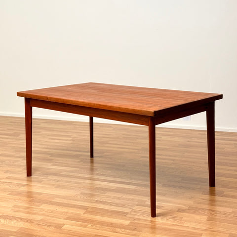 Danish dining table in teak